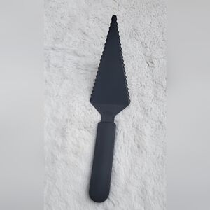 Pampered Chef Black Nylon Pie Slicer Server w/ Serrated Edge